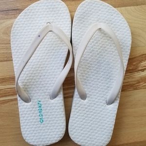 3x$12 Old Navy White Flip-Flops for Boys 🐱